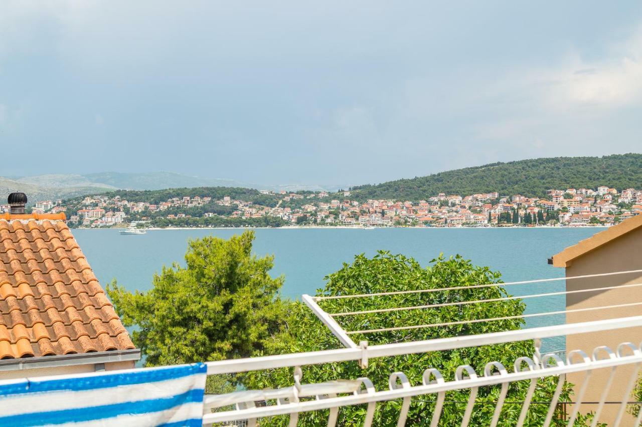 Apartment "On The Beach" Trogir Dış mekan fotoğraf