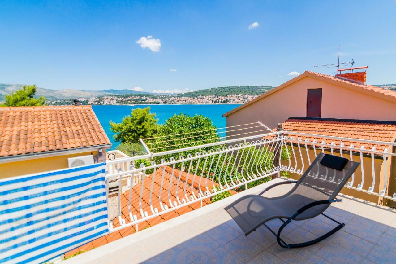 Apartment "On The Beach" Trogir Dış mekan fotoğraf