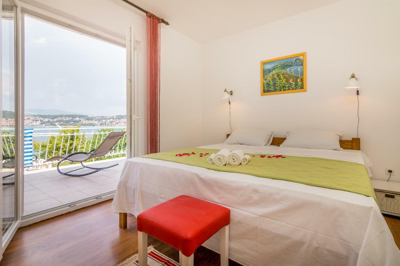 Apartment "On The Beach" Trogir Dış mekan fotoğraf