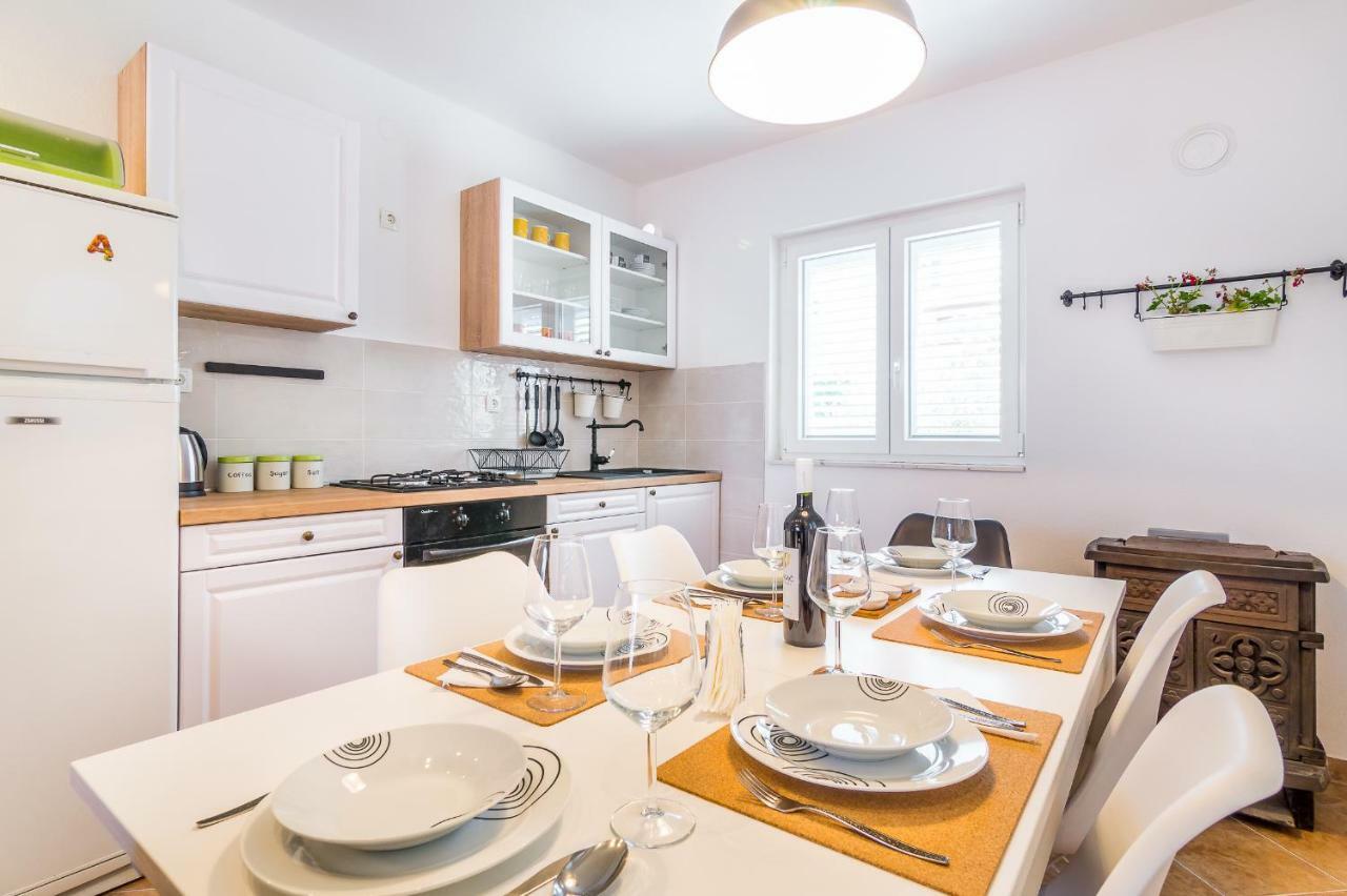 Apartment "On The Beach" Trogir Dış mekan fotoğraf