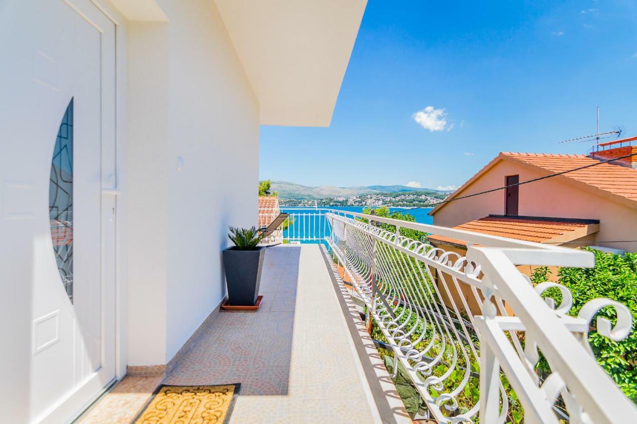 Apartment "On The Beach" Trogir Dış mekan fotoğraf