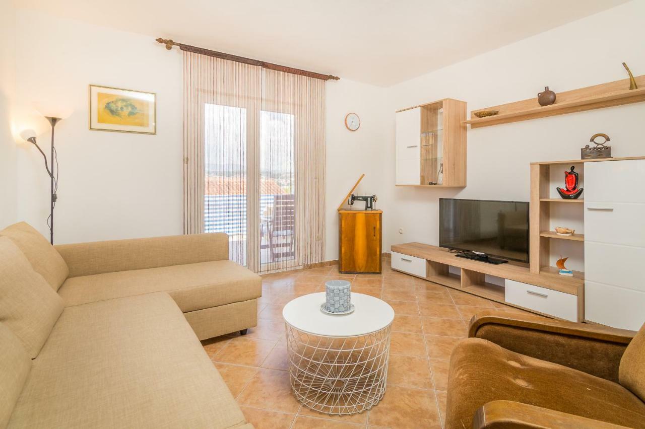 Apartment "On The Beach" Trogir Dış mekan fotoğraf