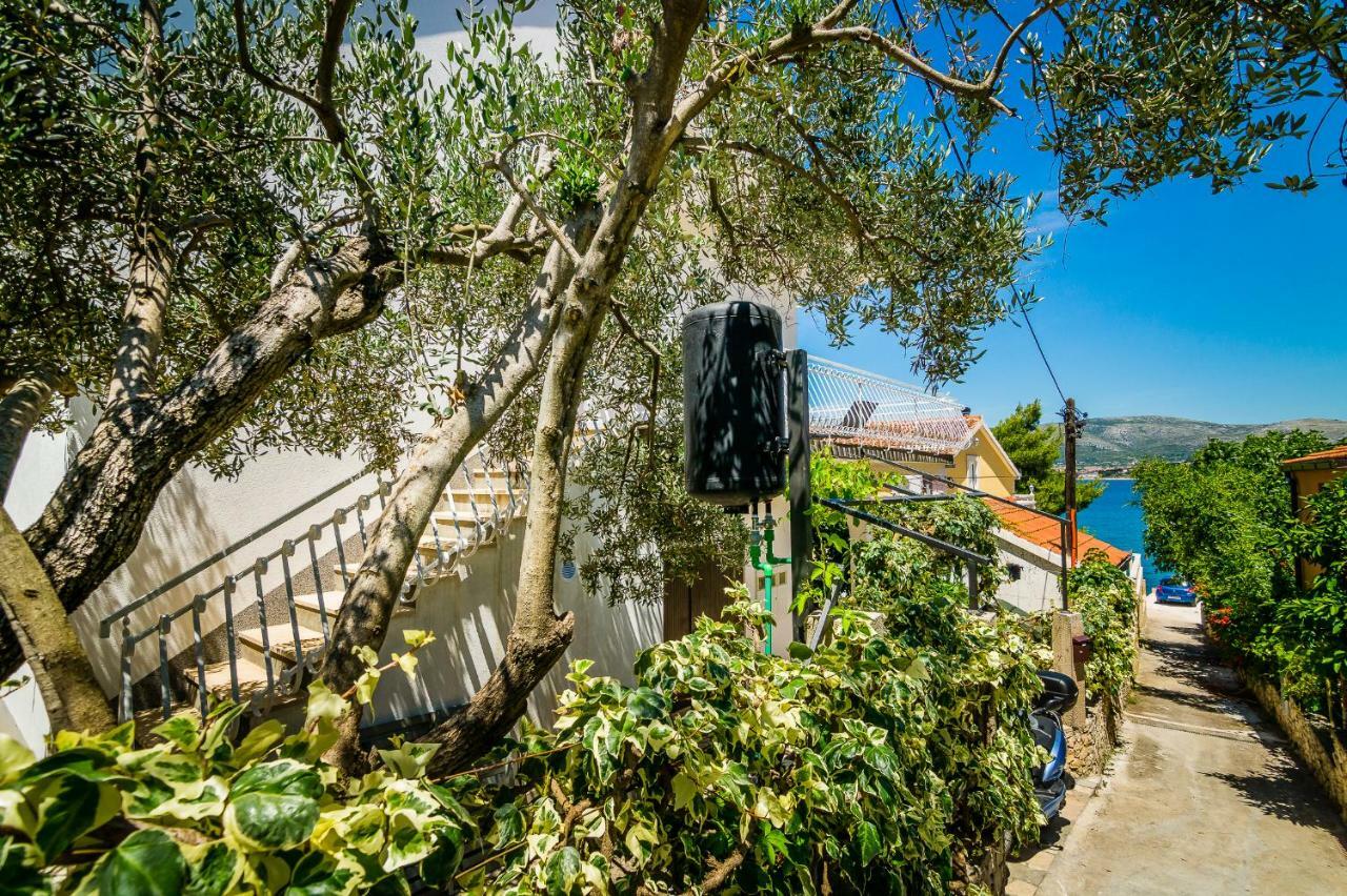 Apartment "On The Beach" Trogir Dış mekan fotoğraf