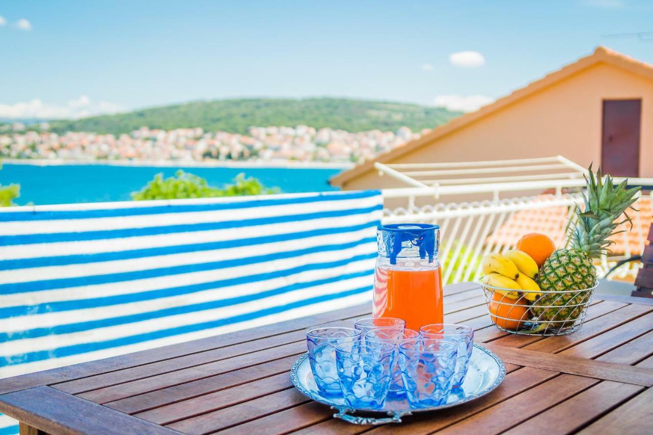 Apartment "On The Beach" Trogir Dış mekan fotoğraf