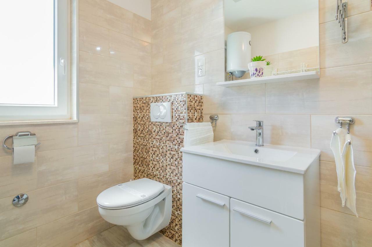 Apartment "On The Beach" Trogir Dış mekan fotoğraf