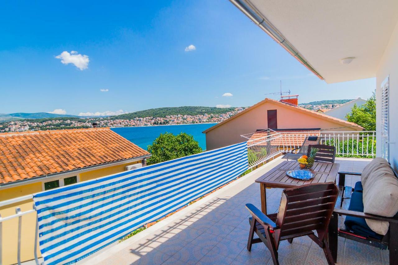 Apartment "On The Beach" Trogir Dış mekan fotoğraf