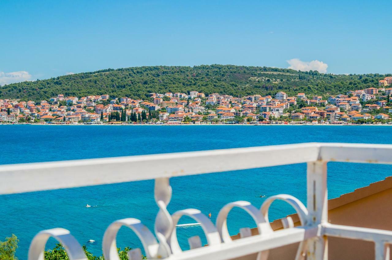 Apartment "On The Beach" Trogir Dış mekan fotoğraf