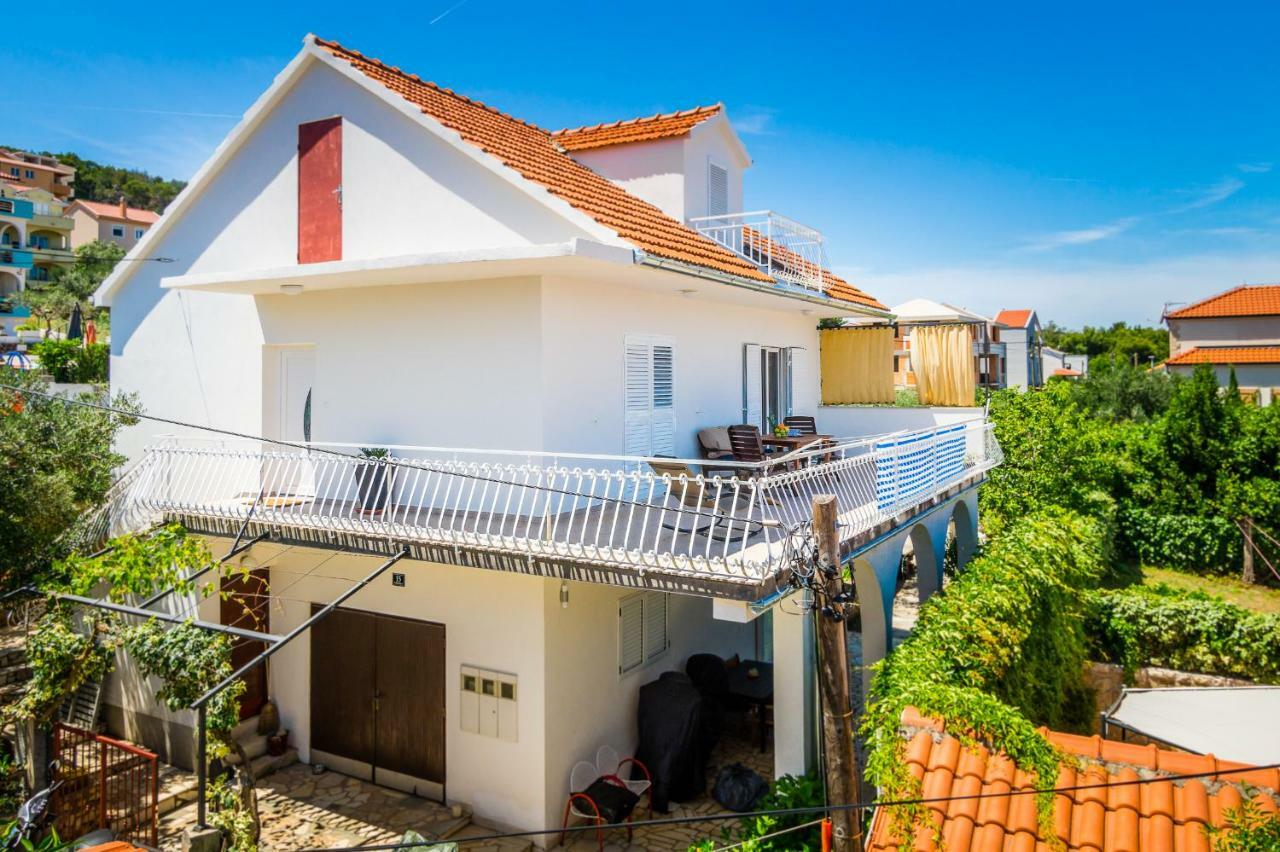 Apartment "On The Beach" Trogir Dış mekan fotoğraf